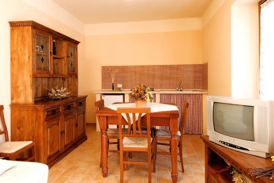 Hostal Relais Valguerriera Apecchio Habitación foto